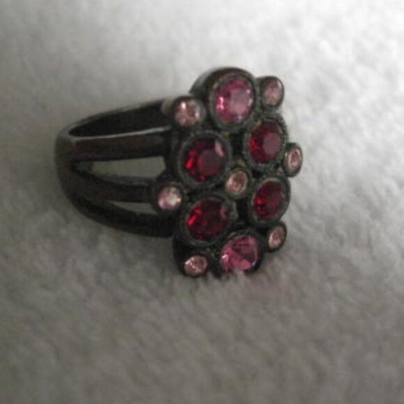 Gold Tone Ring w/ Glass Stones Vintage Size 7 - Picture 7 of 16